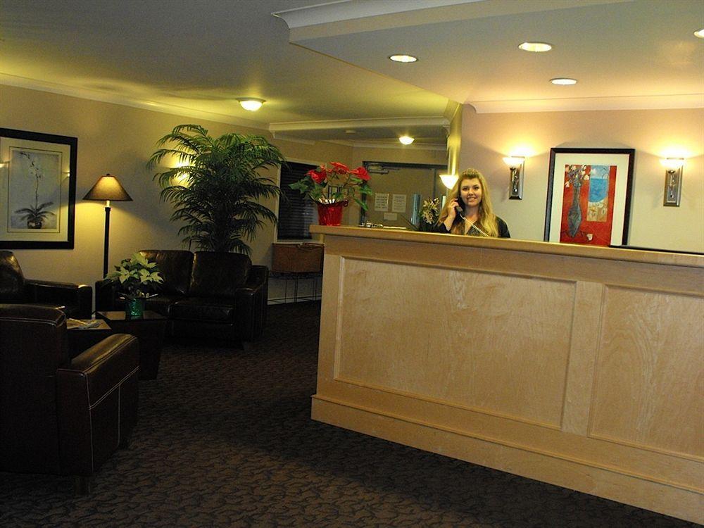 Glenwood Inn & Suites Trail Экстерьер фото