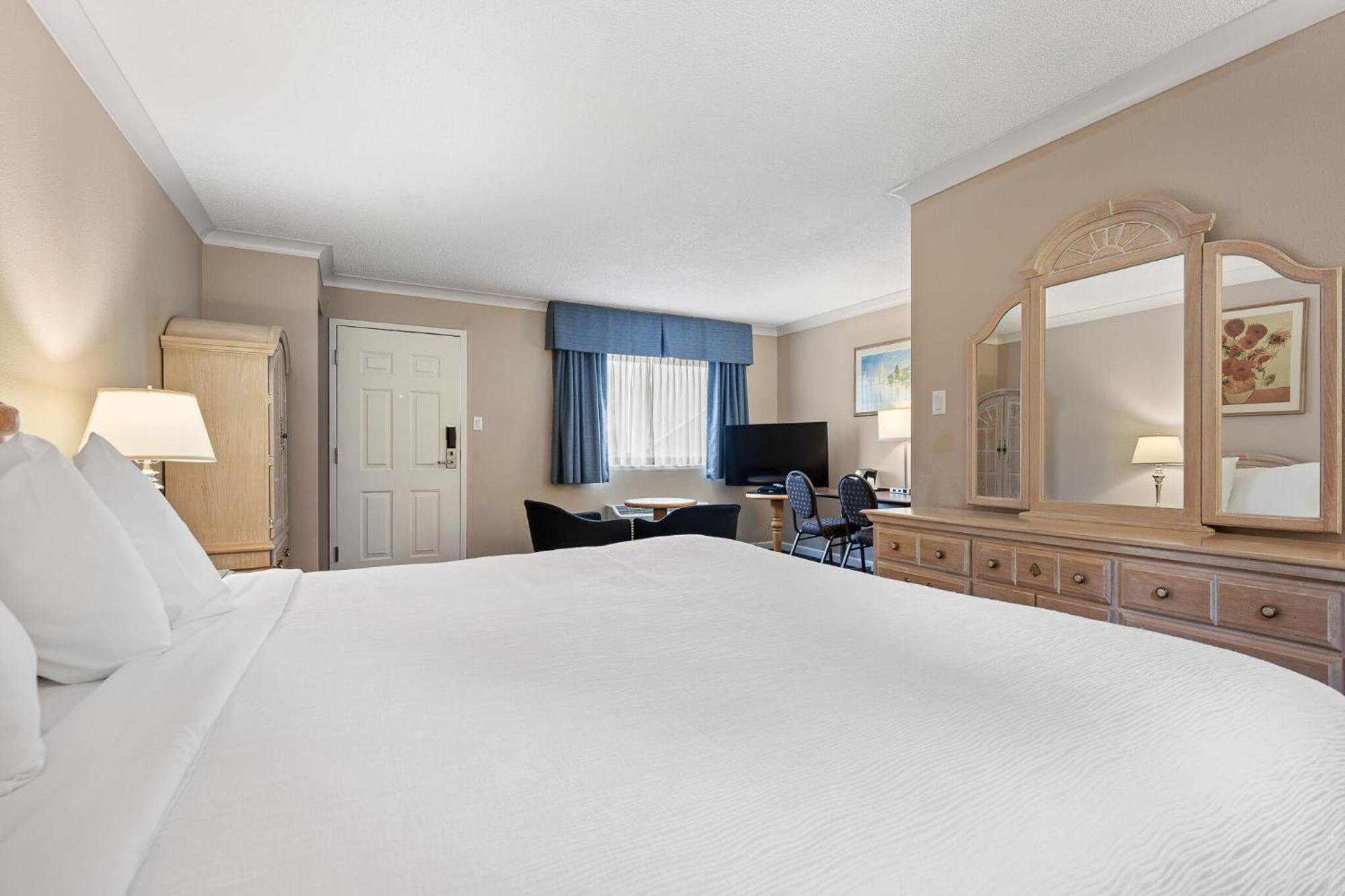 Glenwood Inn & Suites Trail Экстерьер фото