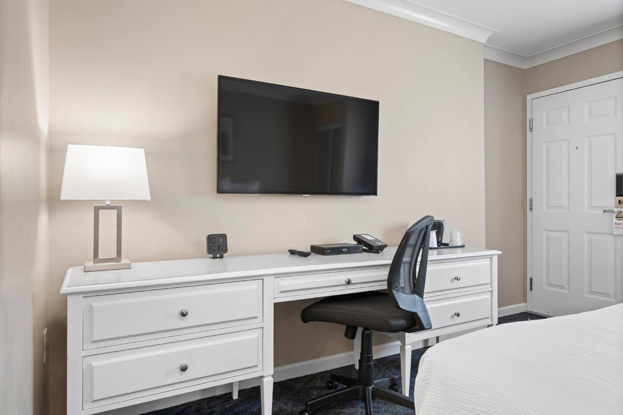 Glenwood Inn & Suites Trail Экстерьер фото