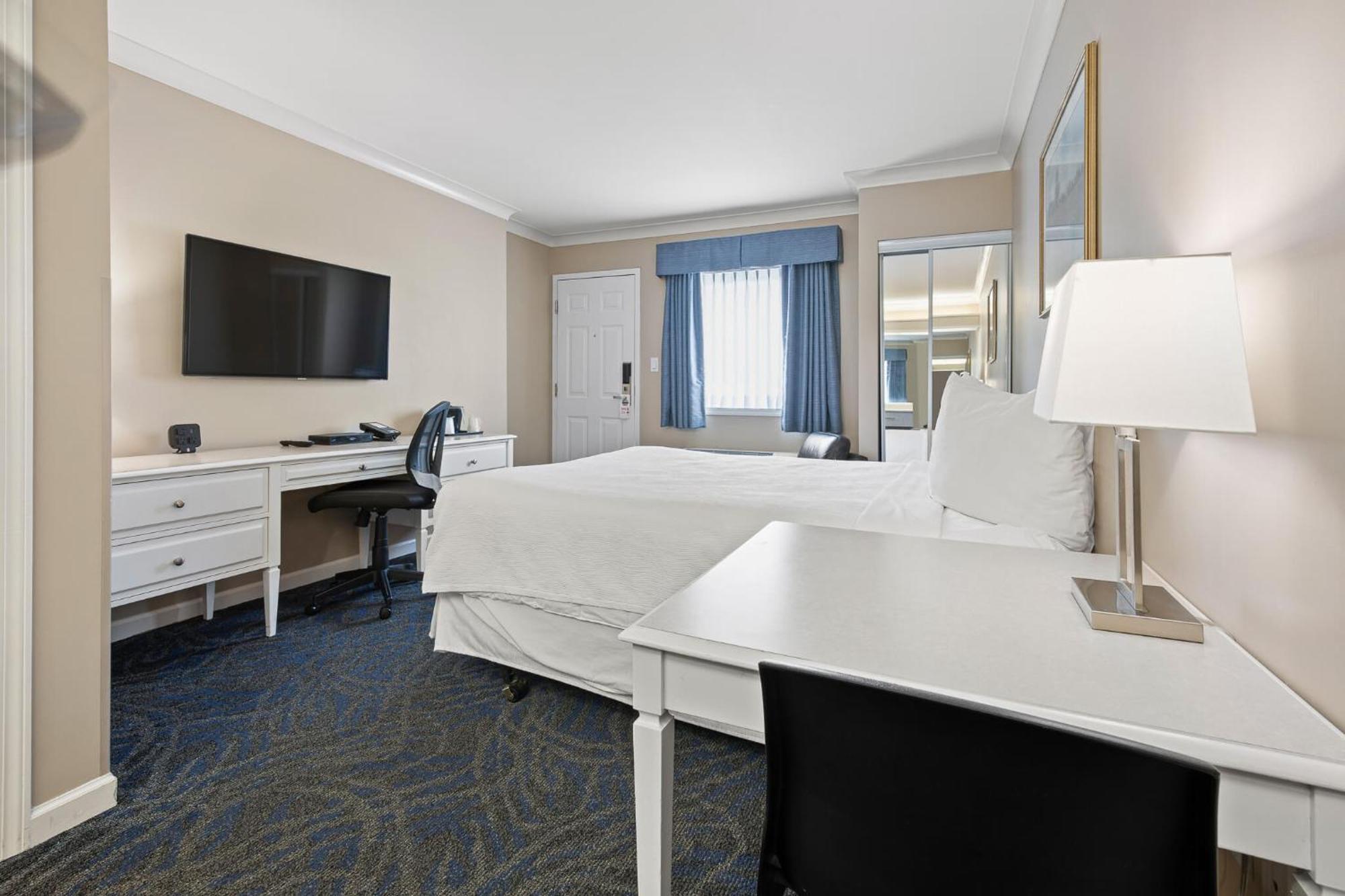 Glenwood Inn & Suites Trail Экстерьер фото