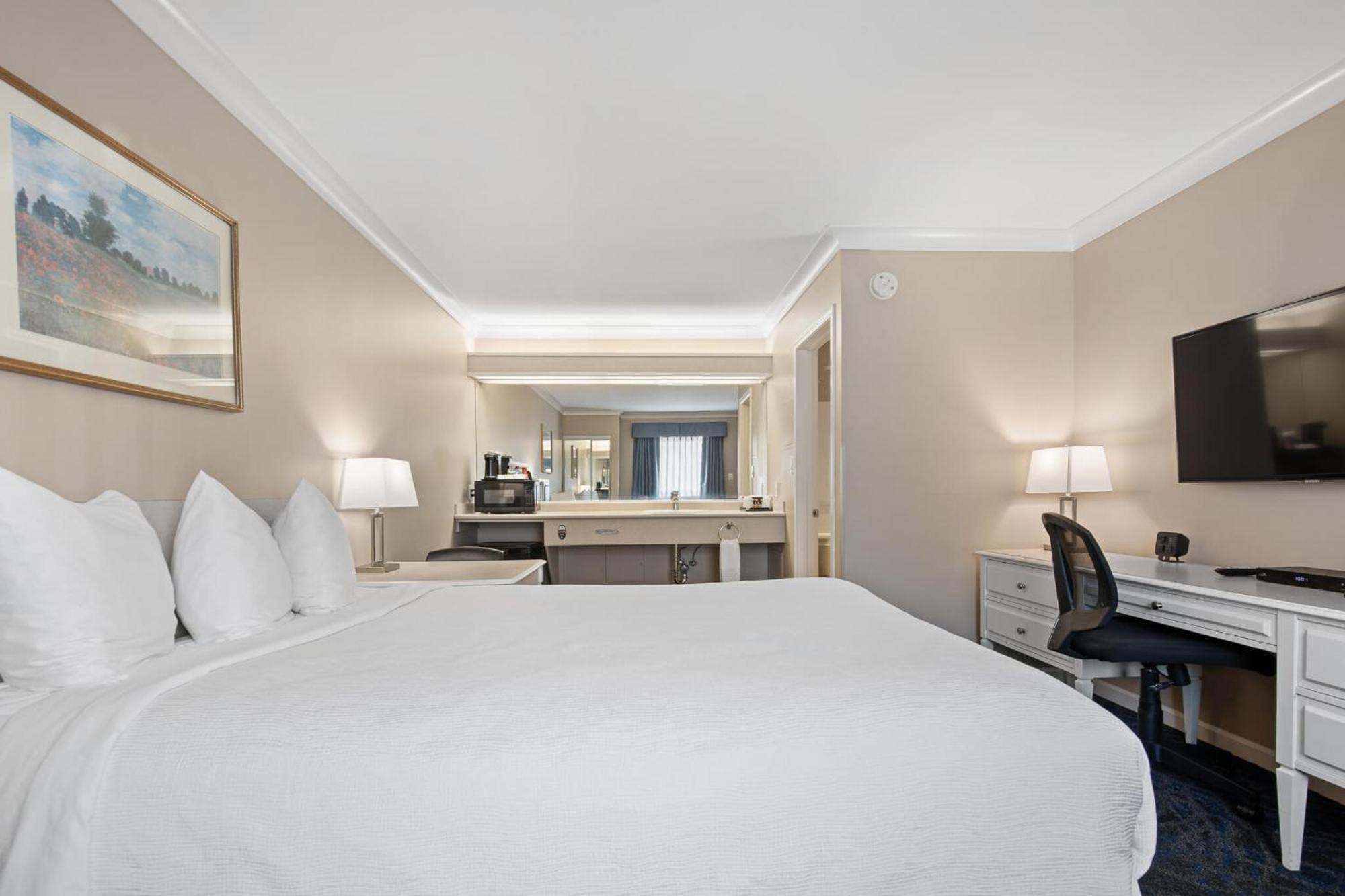 Glenwood Inn & Suites Trail Экстерьер фото