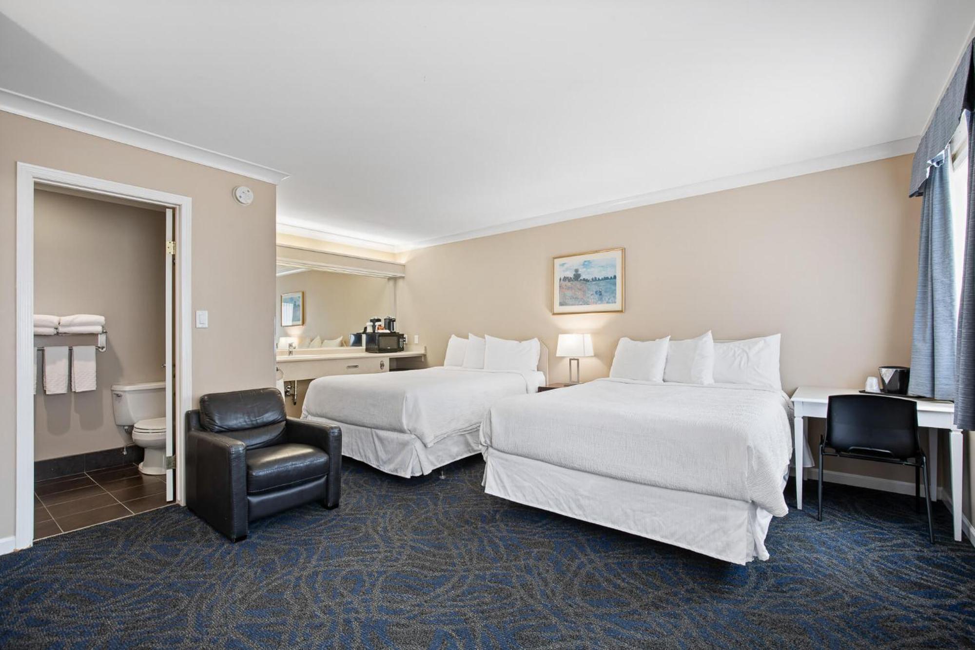 Glenwood Inn & Suites Trail Экстерьер фото