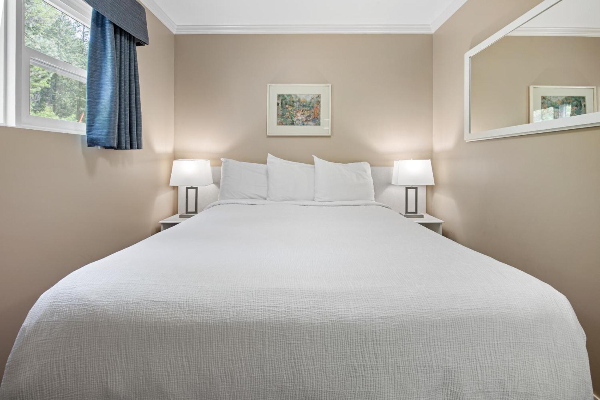 Glenwood Inn & Suites Trail Экстерьер фото