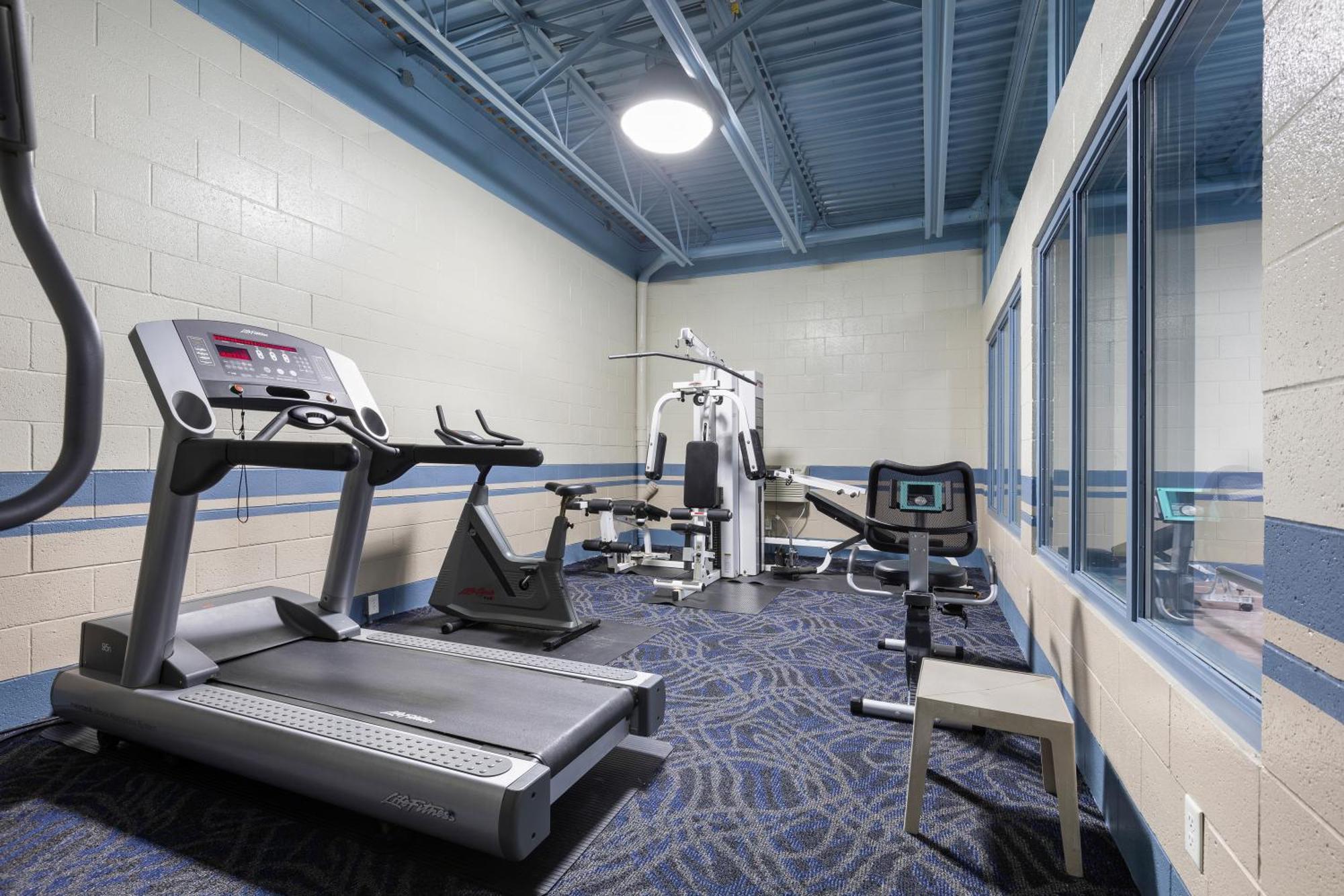 Glenwood Inn & Suites Trail Экстерьер фото