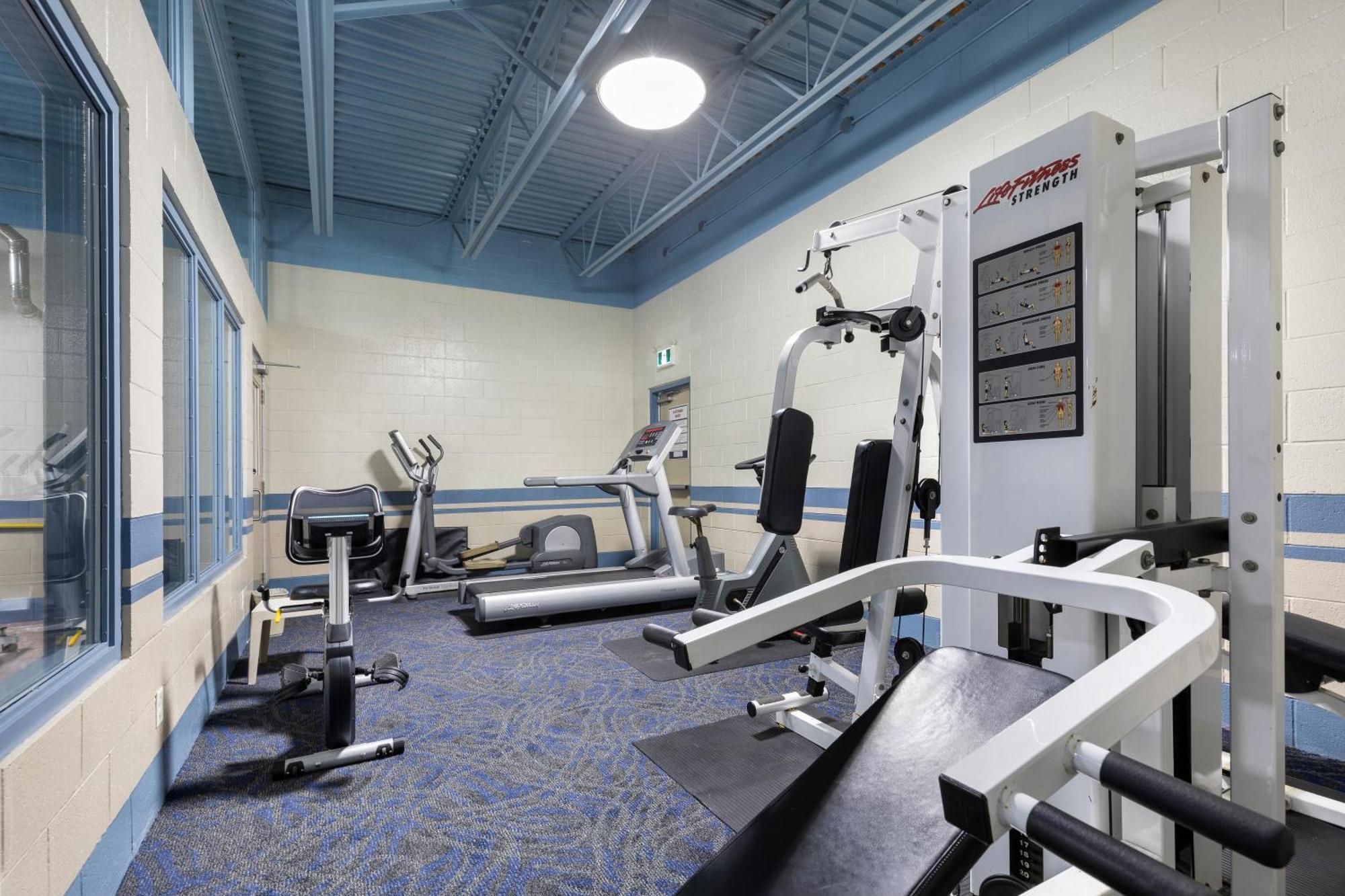 Glenwood Inn & Suites Trail Экстерьер фото
