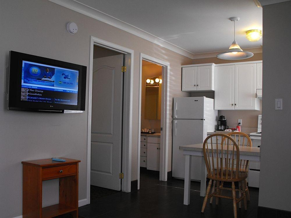 Glenwood Inn & Suites Trail Экстерьер фото